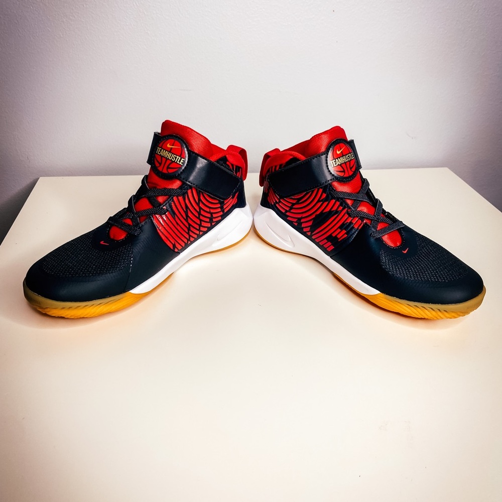 Nike Team Hustle D 9 Kids' Sneakers size 3y